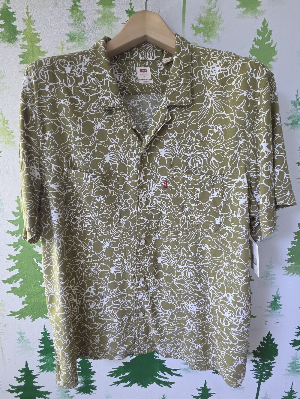 Levi's Olive Green Short-Sleeve Button-Up Shirt with White Floral Print
